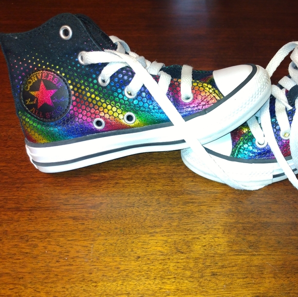 Size 11 Girls Converse - Picture 1 of 5